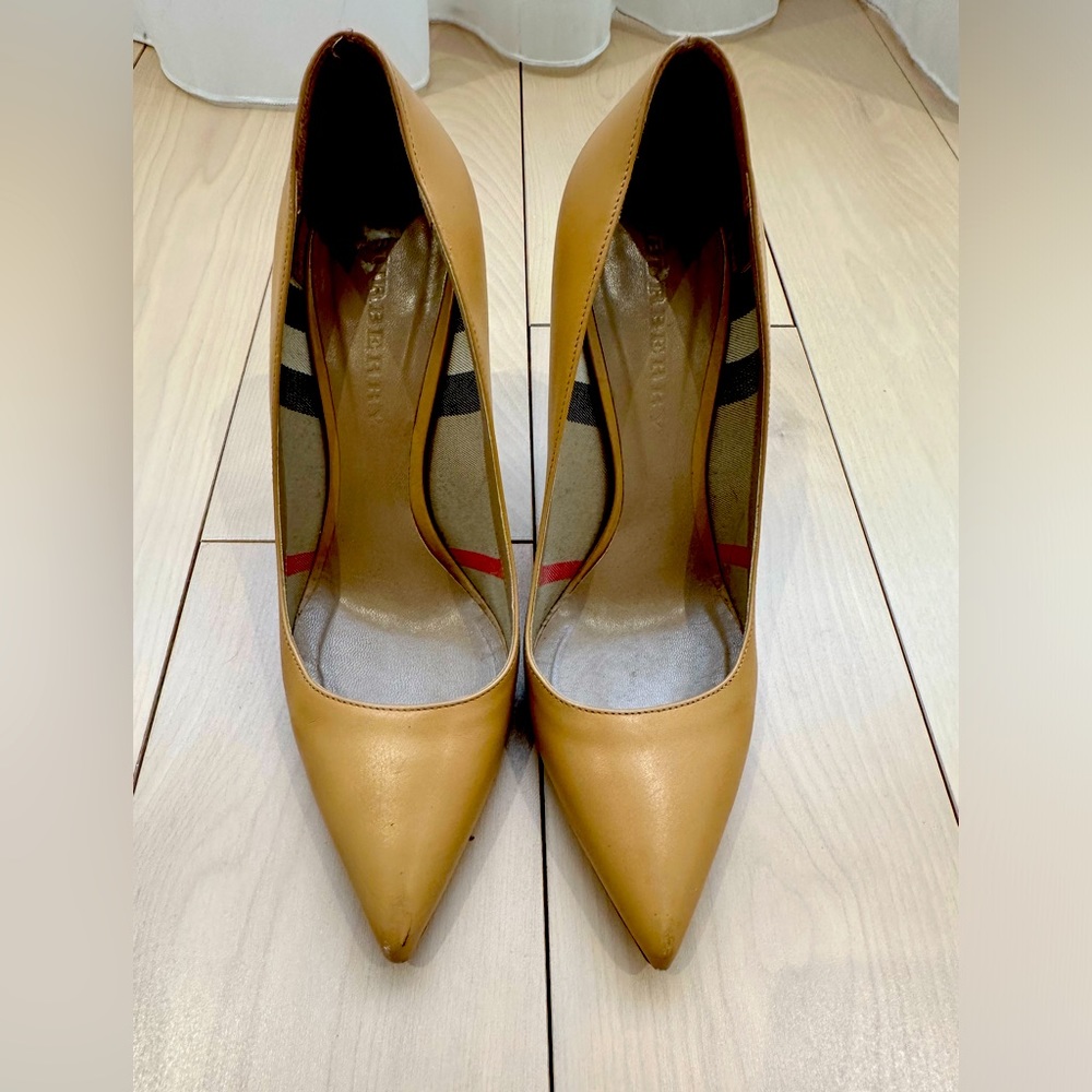 Authentic Burberry pumps